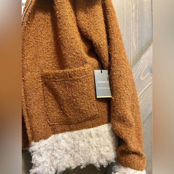 Stylish Sherling Coat. - Picture 5 of 5